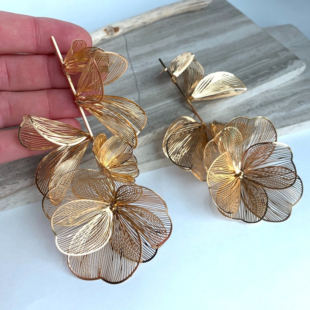 NEW ~ Anthropologie Gold Wire Flower drop Earrings - Picture 7 of 8